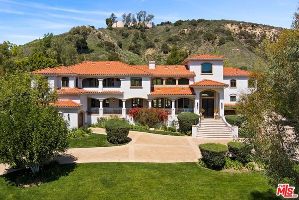 Backyard, Exterior, Facade, Mediterranean