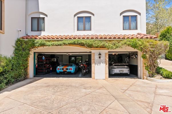 Detached Garage, Exterior