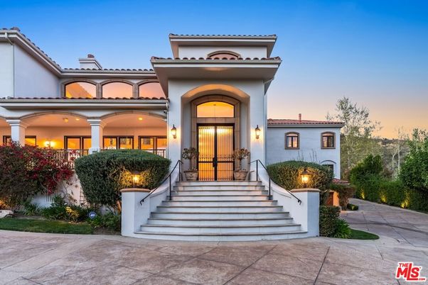 Exterior, Facade, Mediterranean