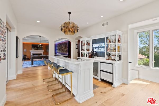Chandelier, Dining room, Interior, Pendant Lights, Recessed Lighting, Wood Texture Flooring