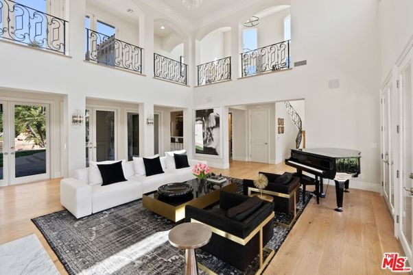 Interior, Living room, Piano, Recessed Lighting, Wood Texture Flooring