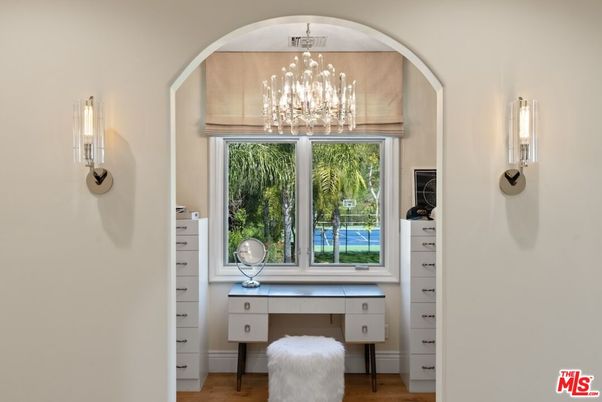 Chandelier, Interior, Wood Texture Flooring