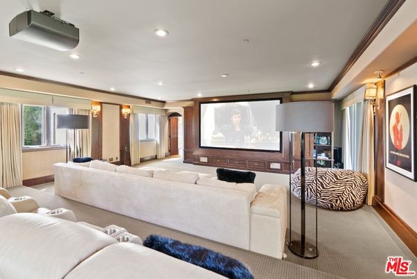 Interior, Projection Screen, Recessed Lighting, Theatre Room