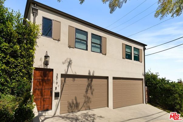 Attached, Exterior, Facade, Modern