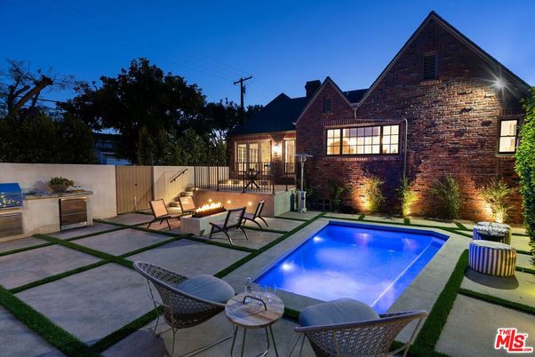 Exterior, Pool