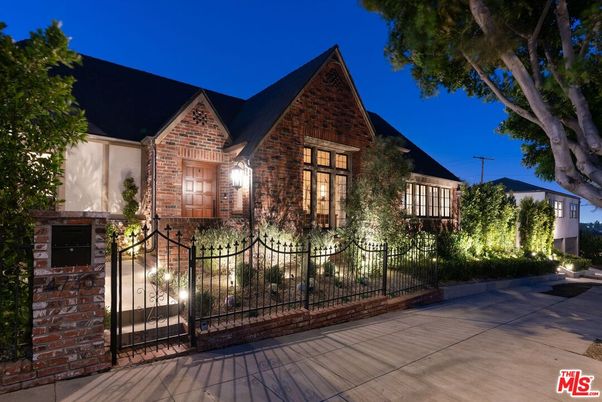 Exterior, Facade, Brick Facade, Brick Traditional