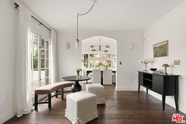 Interior, Pendant Lights, Wood Texture Flooring