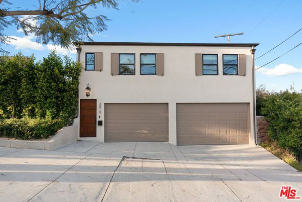 Attached, Exterior, Facade, Modern