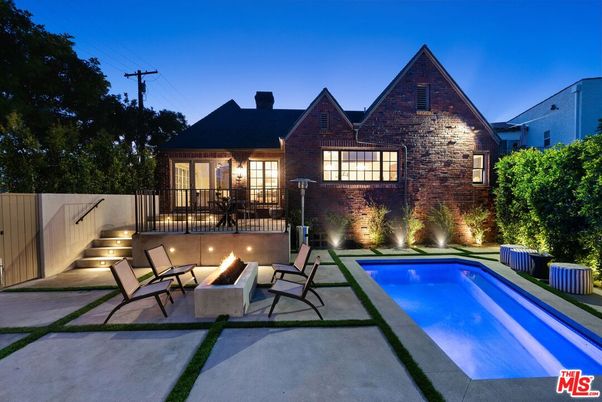 Exterior, Pool
