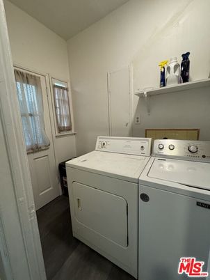 Interior, Utility Closets, Washer, Wood Texture Flooring