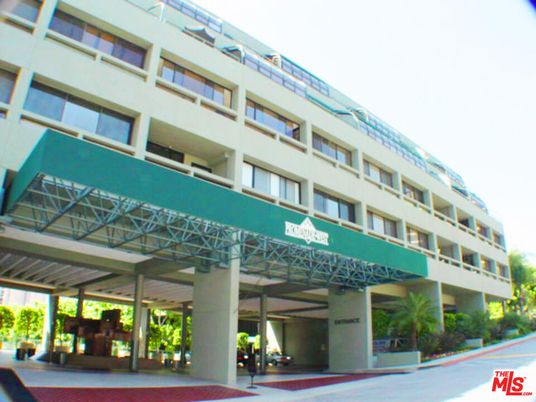 Exterior, Facade, Condo Building
