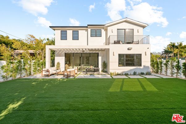 Backyard, Exterior, Facade, Farmhouse