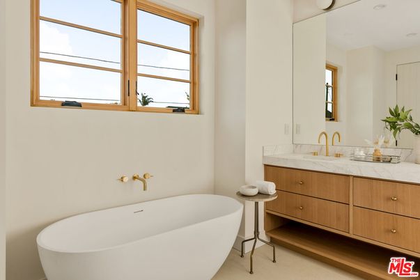 Bathroom, Dual Sink Vanities, Free Standing Baths, Interior