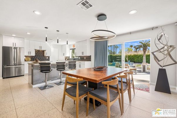 Dining room, Interior, Kitchen, Pendant Lights, Recessed Lighting, Stainless Steel Appliances