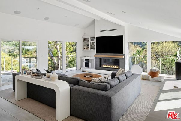 Fireplace, Interior, Living room, Recessed Lighting