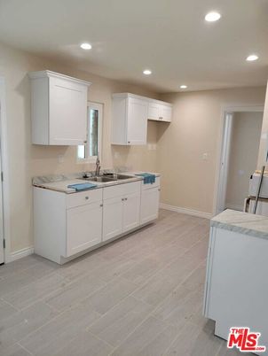 Interior, Kitchen, Recessed Lighting, Washer, Wood Texture Flooring