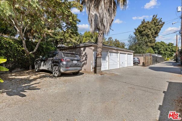Detached Garage, Exterior