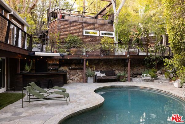 Exterior, Pool