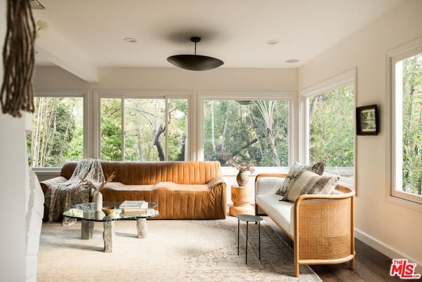 Interior, Living room, Recessed Lighting, Sun Room, Wood Texture Flooring