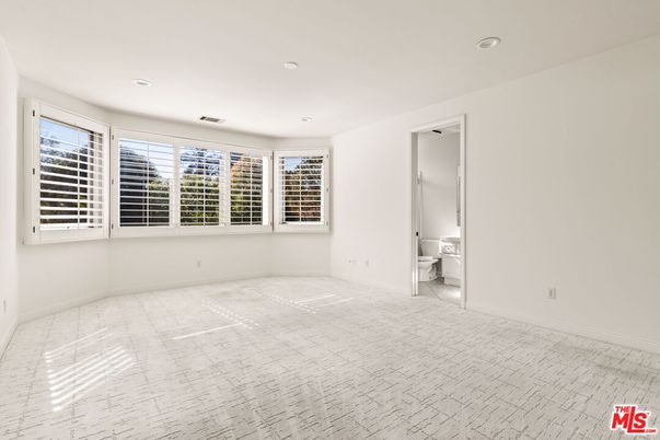 Bathroom, Empty room, Interior, Recessed Lighting