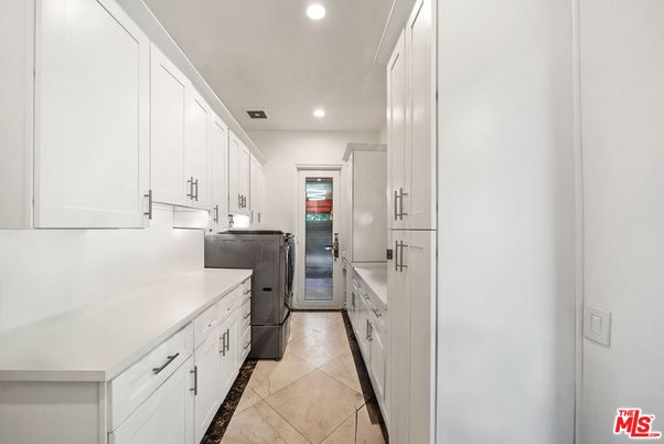 Interior, Kitchen, Recessed Lighting, Washer