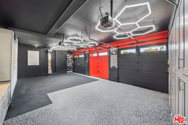 Garage, Interior