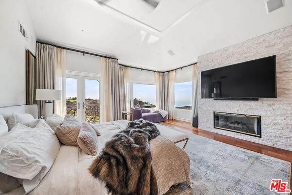Bedroom, Fireplace, Interior, Wood Texture Flooring