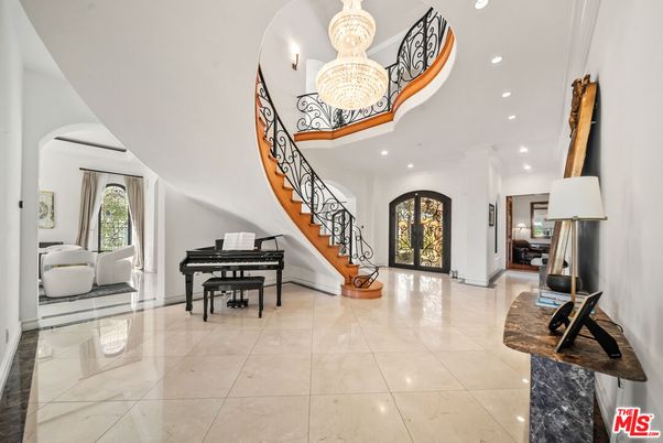 Chandelier, Interior, Piano, Recessed Lighting