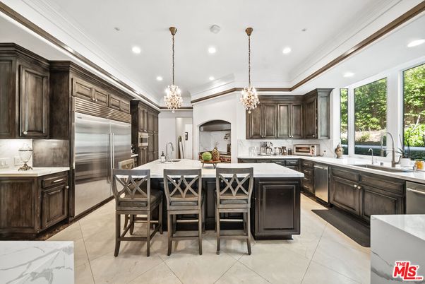 Chandelier, Interior, Kitchen, Pendant Lights, Recessed Lighting, Stainless Steel Appliances