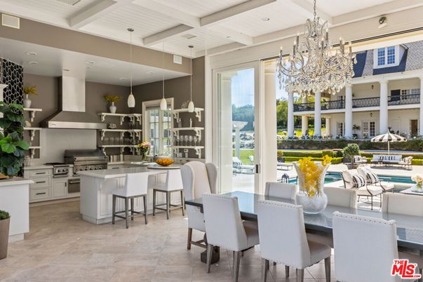 Chandelier, Dining room, Interior, Kitchen, Pendant Lights, Recessed Lighting, Stainless Steel Appliances