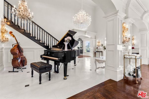 Chandelier, Interior, Piano