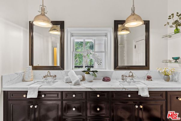 Bathroom, Dual Sink Vanities, Interior, Pendant Lights