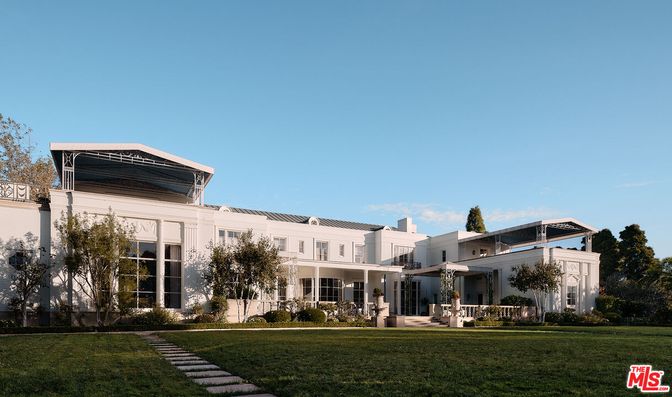 Backyard, Exterior, Facade, Modern