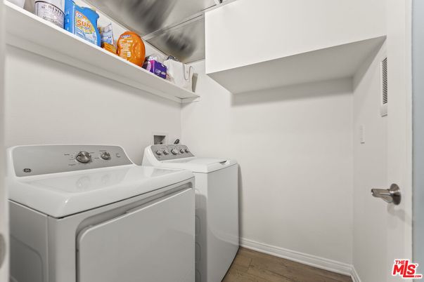 Interior, Utility Closets, Washer, Wood Texture Flooring