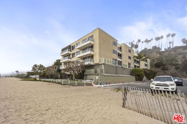 Exterior, Facade, Condo Building