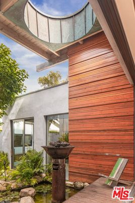 Exterior, Facade, None