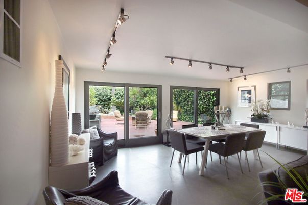 Dining room, Interior