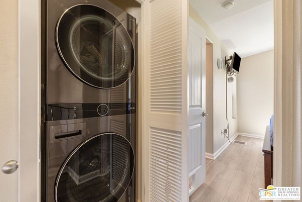 Interior, Utility Closets, Washer, Wood Texture Flooring