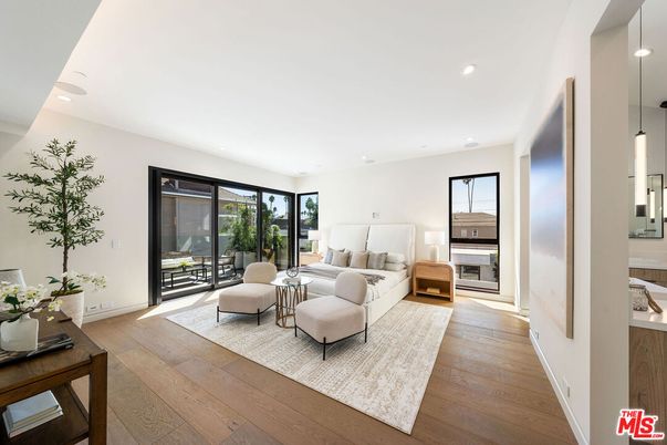Bedroom, Interior, Living room, Pendant Lights, Recessed Lighting, Wood Texture Flooring