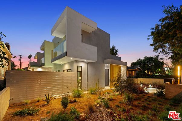 Backyard, Exterior, Facade, Modern