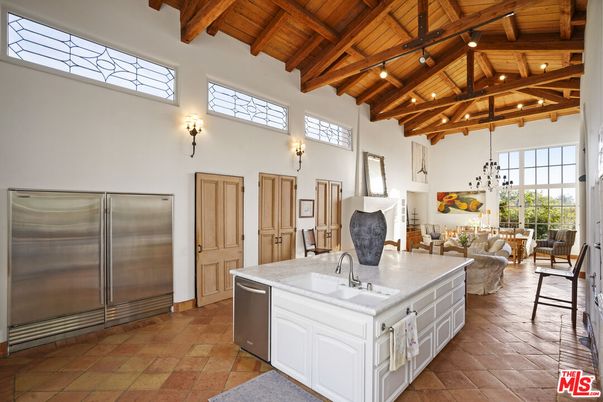 Interior, Kitchen, Living room, Pendant Lights, Stainless Steel Appliances, Wooden Beams, Wooden Ceilings