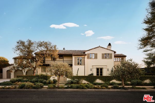 Exterior, Facade, Mediterranean
