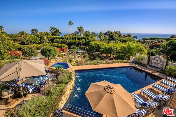 Exterior, Pool, Water