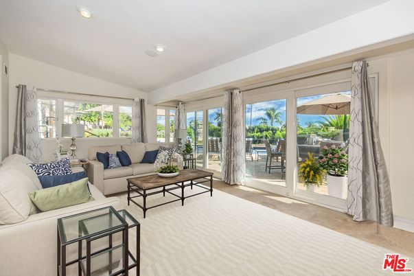 Bedroom, Interior, Living room, Recessed Lighting