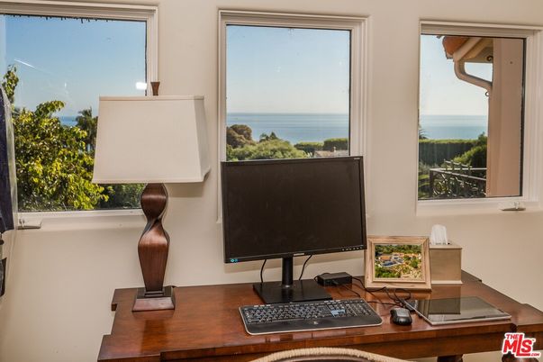 Home Office, Interior, Water