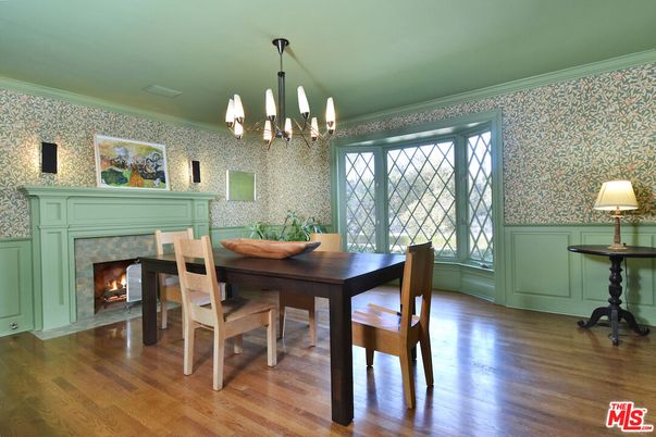 Chandelier, Dining room, Fireplace, Interior, Pendant Lights, Wood Texture Flooring