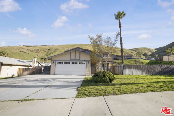 Attached, Backyard, Exterior, Facade, Ranch