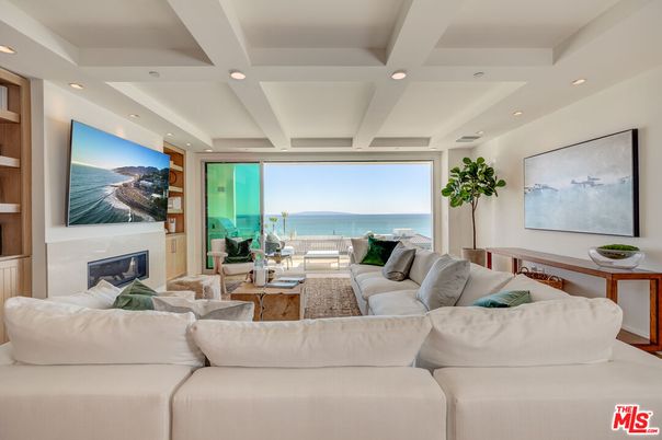 Fireplace, Interior, Living room, Recessed Lighting, Water