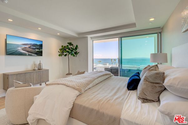 Bedroom, Interior, Recessed Lighting, Water, Wood Texture Flooring