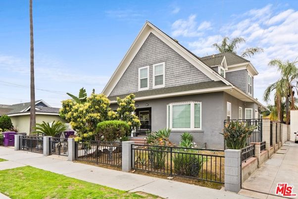 Exterior, Facade, Queen Anne Victorian